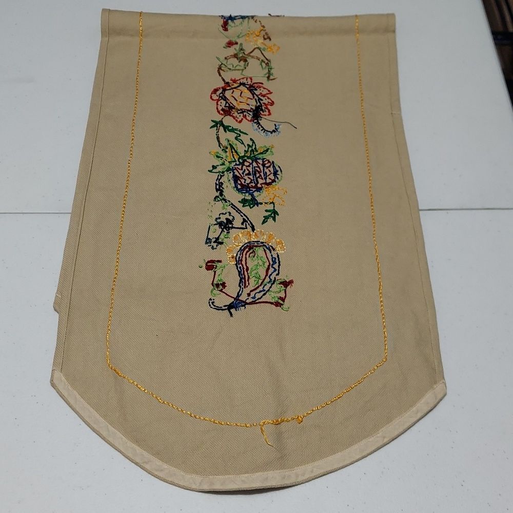 Beautiful Embroidery runner, Hand made(InvS112) - Picture 7 of 7
